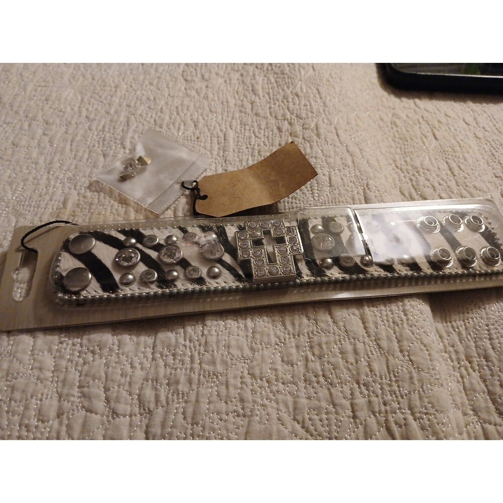 Montana West, New with Tags, Women's Large Bling Cross Snap Bracelet